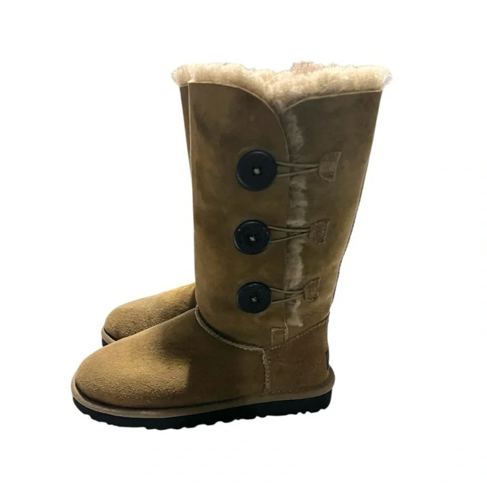 UGG Bailey Button Triplet II Brown Boots Size 5